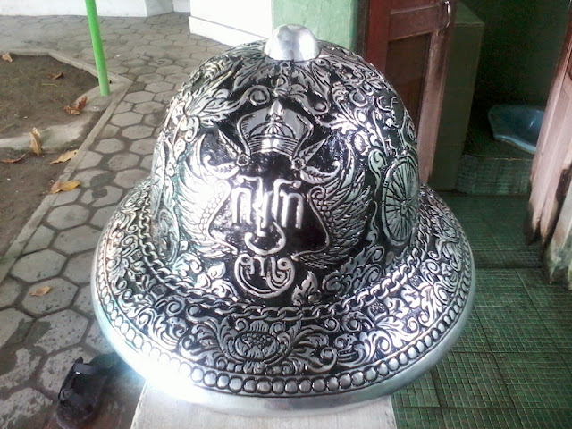 helm ukiran khas jogja cocok buat onthelist , proyek, dan buah tangan khas jogja