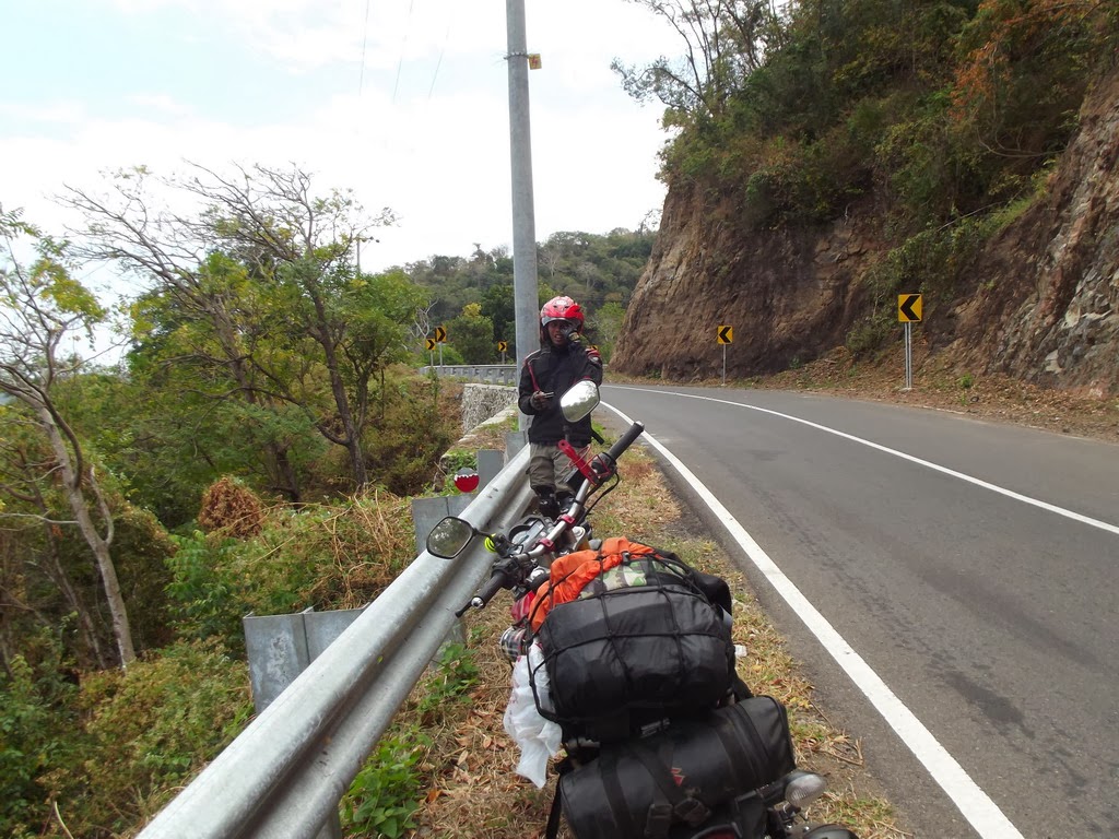 &#91;FR Bikepacker&#93; Ramahnya Sumbawa &amp; Flores yg membuat tersenyum (2013)