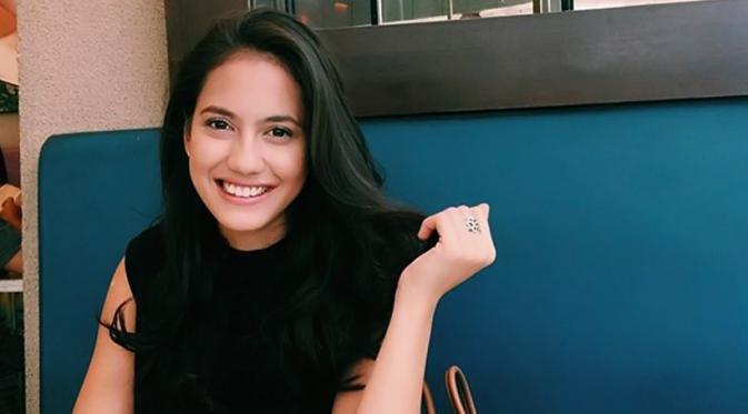 5 Artis Wanita Muda Cantik Indonesia Dengan Senyuman Manis
