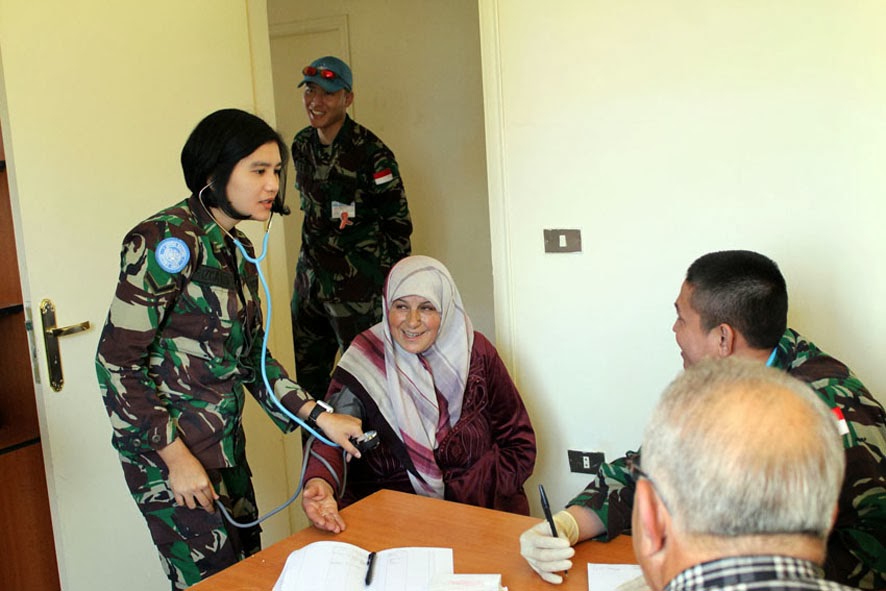 &#91;SANTAI&#93; Prajurit Wanita TNI periksa kesehatan di Beirut
