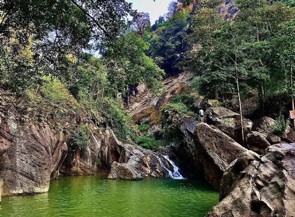 sanghyang-heuleut-bandung-wisata-danau-purba-tempat-mandinya-bidadari