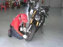 10 Tips Merawat Sepeda Motor Saat Musim Hujan &#91;MUST KNOW!&#93;