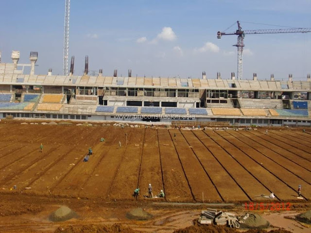 &#91;Proses&#93; Pekerjaan Rumput Lapangan Sepakbola Stadion Gedebage Kota Bandung