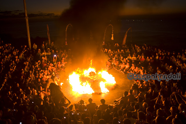 Tari Kecak dan Api Uluwatu, Kolaborasi Spektakuler Alam dan Budaya