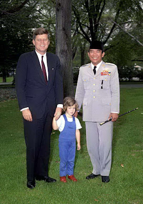 Foto Langka Ir. Soekarno Berwarna