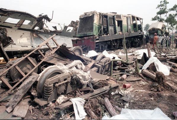 Mengenang Tragedi Bintaro ( Train Crash ) | KASKUS