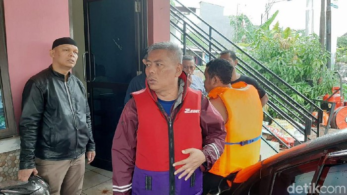 suami-istri-lansia-meninggal-terjebak-banjir-cipinang-melayu