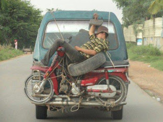 [Joke] Kelakuan Gila pengendara motor ini bikin nyeleneh / ngeselin gan!!