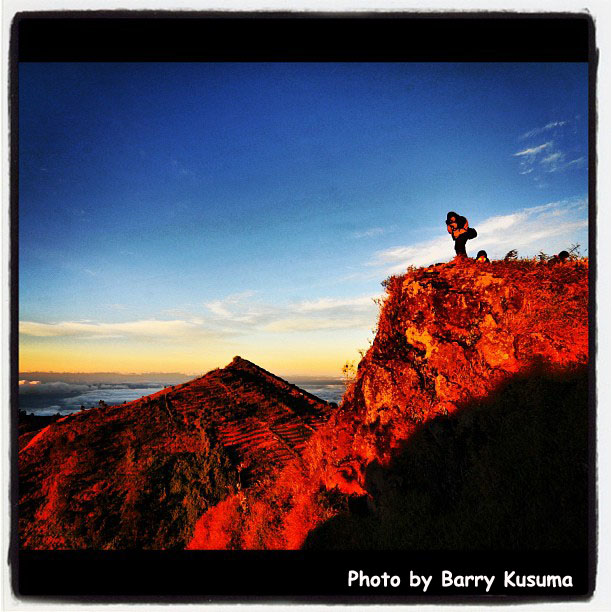 &#91;Travelista&#93; Menikmati Gunung Sindoro dari Bukit Sikunir