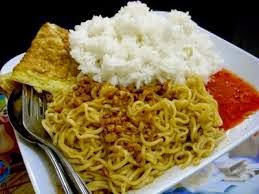 Bahaya memakan mie dengan nasi