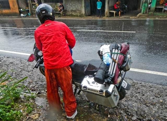 Pengendara yang Menyebalkan Saat Hujan