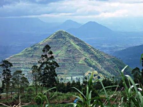 Gunung PADANG (INDONESIA) Mengancam Tahta PIRAMID GIZA (MESIR) 