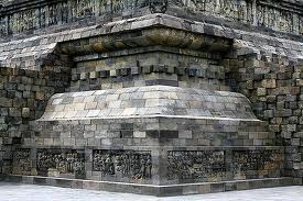 Relief Misterius di Kaki Borobudur