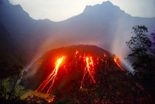 Gunung Kelud Meletus gan :(