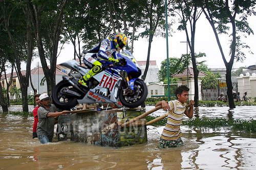 Tak Selamanya Banjir Itu Kelabu