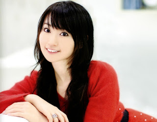 Mizuki Nana Si Penyanyi Solo Cantik dan Pengisi Suara Anime
