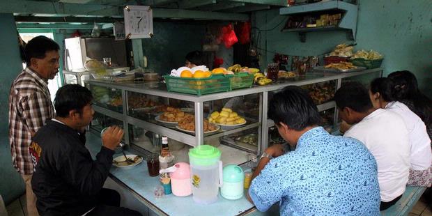 meja-di-restoran-canggih-ini-semuanya-touchscreen