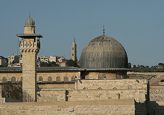 Bukti kedatangan Dajjal dan akhir zaman adalah kehancuran Masjidil Al-Aqsa.