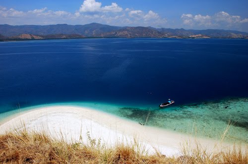 pantai-indah-di-indonesia-negeri-kepulauan-yang-mempesona