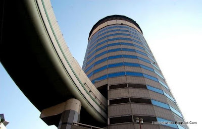 Jalan Tol Pertama yang Menembus Gedung Tinggi