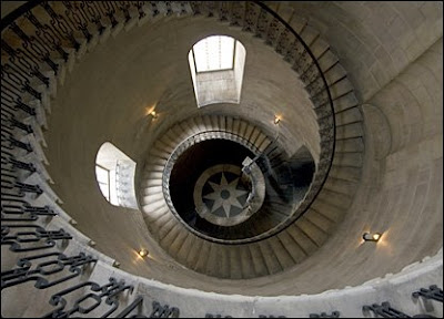 Tangga-tangga Spiral yang Unik