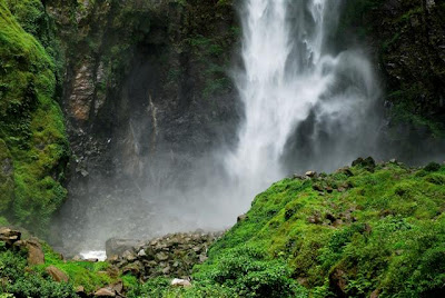 Pesona Air Terjun Sipiso-Piso