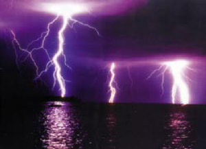 &#91;AMAZING&#93; Catatumbo Lightning - Petir dengan Intensitas Sambaran Tertinggi