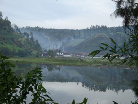 10 Danau Tertinggi di Indonesia, Ada di Daerah Agan?