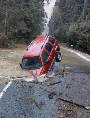 Kecelakaan Mobil Teraneh