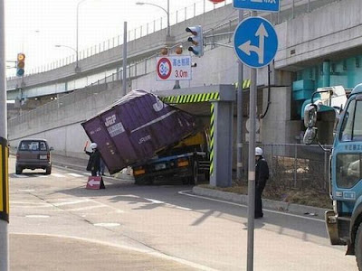 Kecelakaan Mobil Teraneh