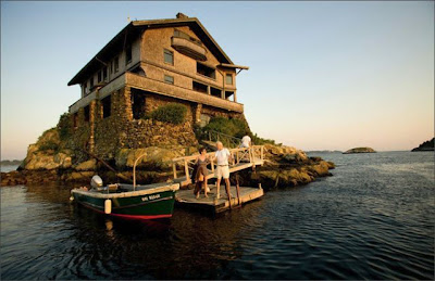 Rumah ditengah Laut berusia 103 tahun