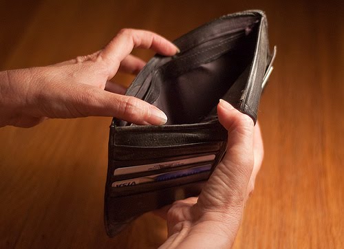 10 Hal Yang Mungkin Terjadi Setelah Lo Dapet Kiriman Uang 