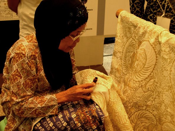 Ayo Pakai Batik Hari Ini