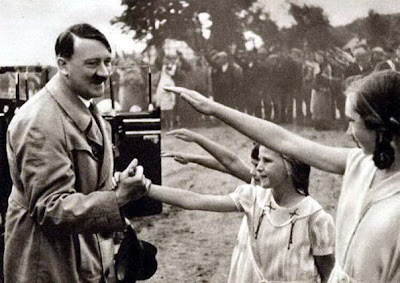 Foto-Foto &quot;Manusiawi&quot; Seorang Hitler Yang Coba Dihapus Sejarah 