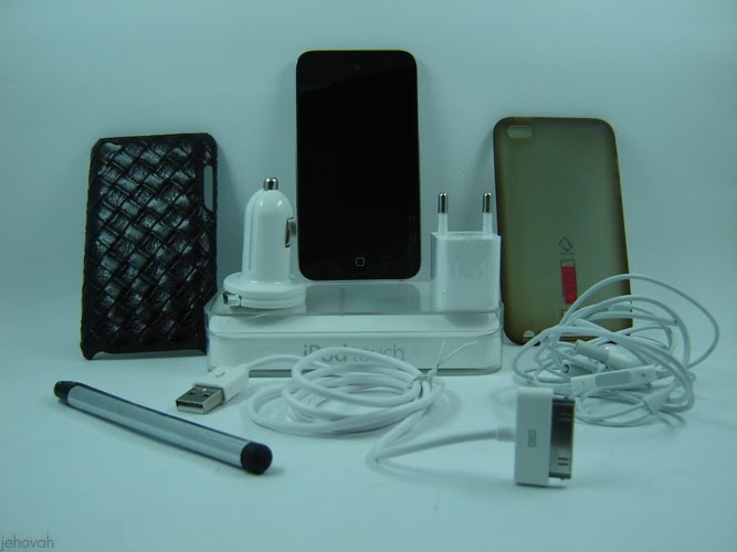 ITouch 4th Generation with box full acc bonus car charger & pen stylus Murah aja!!