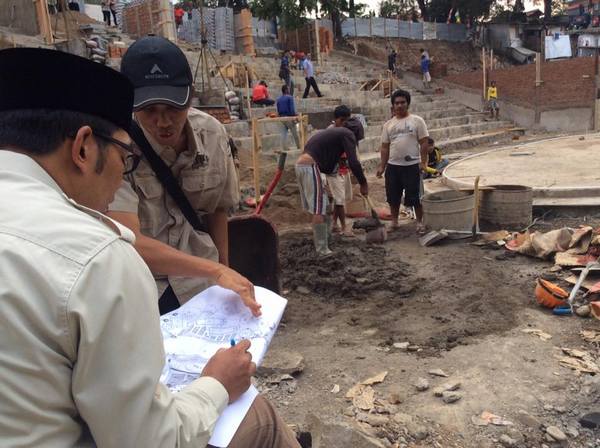 Cara Manusiawi Ridwan Kamil "Gusur" PKL Menuai Pujian Netizen
