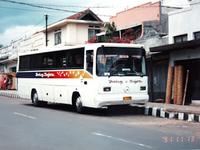Foto Bus Jadul di Indonesia