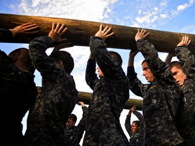 Foto-Foto Kadet Akademi Angkatan Laut Amerika Serikat