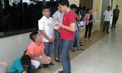Ckckck...Masih dengan Seragam Sekolah, Sejumlah Siswa Kedapatan Pesta Miras
