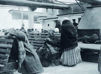 Inilah Foto Asli Suasasna di Kapal Titanic Sebelum Tenggelam !