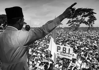 [PIC] Foto Perbandingan Soekarno &amp; Jokowi, Saat Begitu Dekatnya dlm Menyapa Rakyatnya