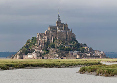 Melihat Keindahan Kastil Mont Saint-Michel, Prancis