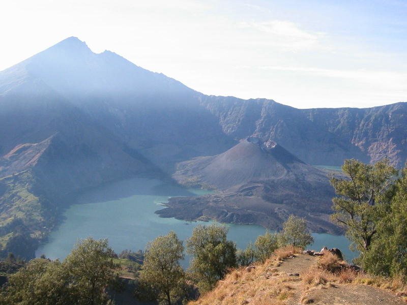 Manfaat Mendaki Gunung