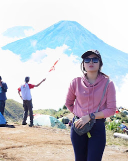 Kamu Jomblo? Main Yuk Ke Gunung Prau, Surganya Para Pendaki Cantik