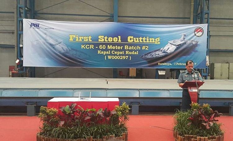 pal-indonesia-luncurkan-kcr-60-pesanan-tni-al