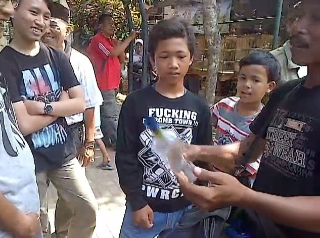 Mainan botol yang dapat bicara. Indonesia punya GAN!