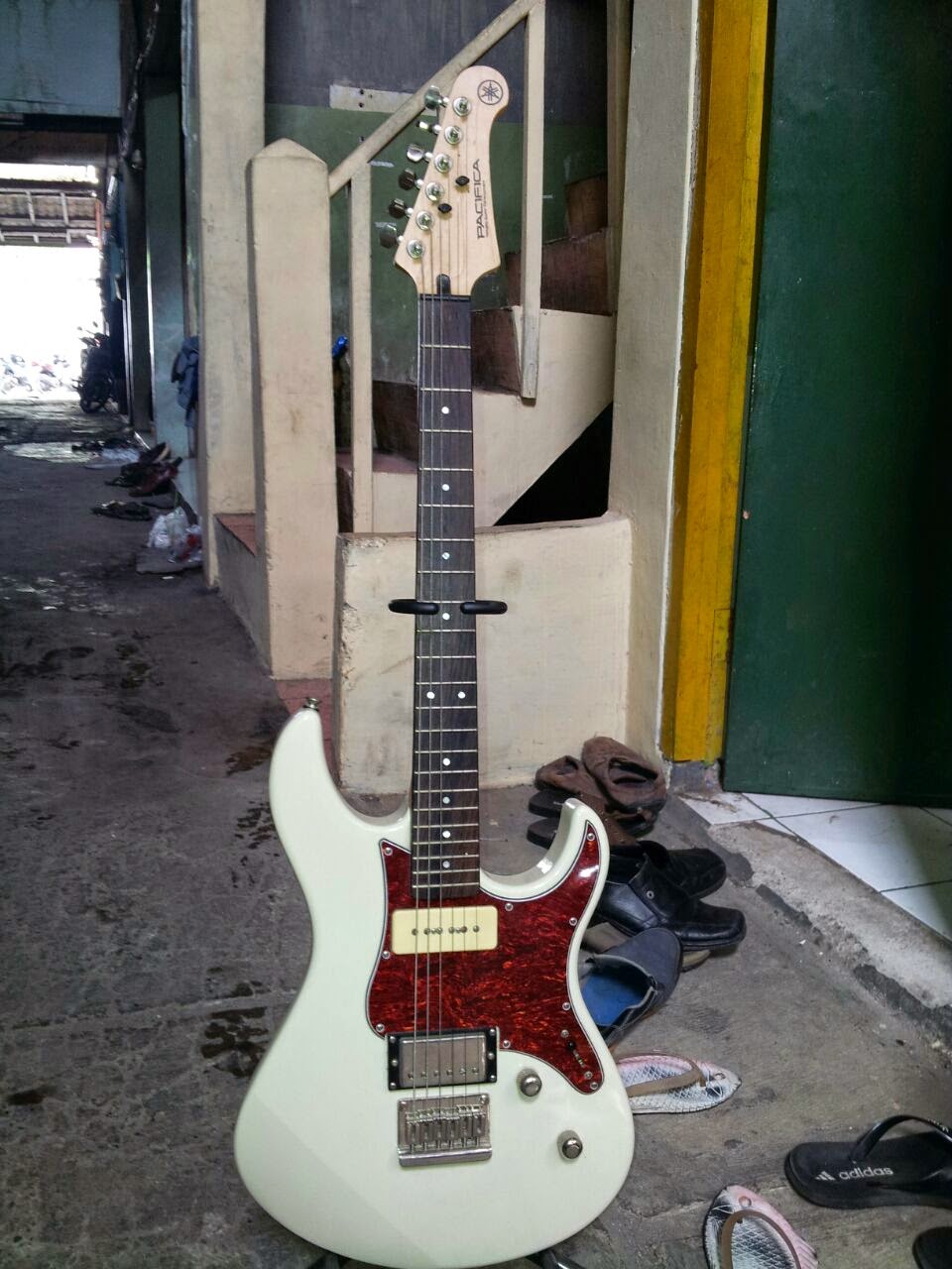 Terjual .::BILIK MUSIK::. Yamaha PACIFICA 311H pikcup 