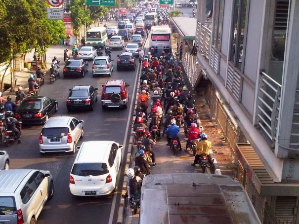 Jangan &quot;Cuma&quot; Benci Sama Macet ! (Special Ulang Tahun dan Untuk Orang Jakarta)