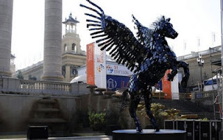 Patung Pegasus Yang Terbuat Dari 3500 Ponsel Huawei &#91;+Pic&#93;