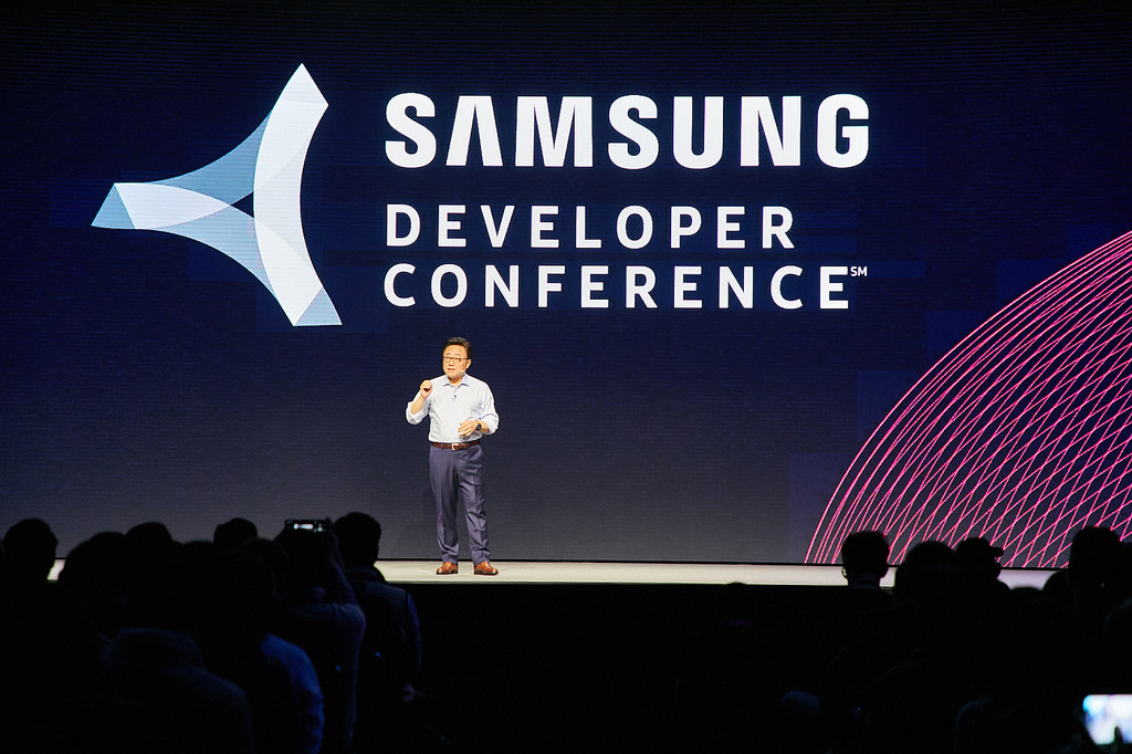 Siap-siap Gan! Samsung Bakal Luncurkan Ponsel Lipat Awal November Ini